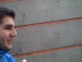 mon�logo de luis sobre el peque�o personaje