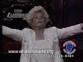 Brenda Lee belts out “Rockin’ Around the Christmas Tree”