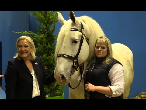 Reportage sur Marine Le Pen au Salon Agriculture 2015