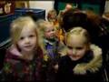 Groep 1 Bezoek aan de Groenteman 2008 / many kids in a store