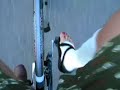 Fahrradfahren mit Gipsbein, Clog und lackierten Zehennägeln Fahrradfahren mit Gipsbein, Clog und lackierten Zehennägeln