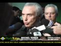 Michel Temer é acuado por repórter: