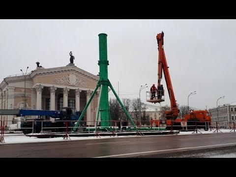 В Гомеле началась установка главной елки области видео