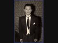百花亭贈劍- 何非凡吳君麗粤曲(選輯版) (起漢宮秋月) (男): 江浙被解, 移民在鎮陽, 我無父母, 單身一個童年渡遠航, 四海是吾家, 堂族已經忘, 混跡寄江湖, 我是個流浪漢, 乞見諒, 為才難鳴世, 仙庵叫嚷癲癲廢廢妄發書香那知已經犯罪拿回落網得太上皇念我七尺也軒昂拜參軍一朝攀上白玉行(女): 金閨咫尺有例那可闖青霜宝劍雪亮任誰個干于法例註定要劍底殤既為臣伴帝皇國規那能忘復那堪再踰墻你鄙劣世間罕撲火追燈深宵展翅過玉墻(男): 公公欺騙我入羅網(女): 我真未信公公會將君冤枉(男): 佯賀我三杯飲醉後暗中扶搖直往渡宿銷金帳(女): 你深宵裡曾夢魂入綉幃乜你偷偷上鳳床(男): 我醉中抱枕貼面旁魂魄歸太上見到嫦娥念我念我心清朗故把雞聲曉唱破黃粱實迷惘(女): 我暗窺望唉吔看一看我又重復看看他相貎幾分似潘安更兼意外緣結揮劍自慚力竭不忍殺瘦腰郎叫宮女不須此際侍立兩旁