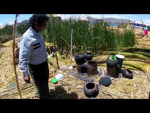 Vida e hábitos dos Uros nas ilhas de junco do Titicaca