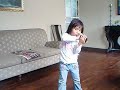Camila llegando del colegio directo a bailar el cau cau