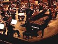 o talentoso pianista brasileiro fabio martino solando frente � osesp (orquestra sinf�nica do estado de s�o paulo) o final do 3� movimento do concerto n� 2 op. 50 para piano e orquestra de nicolai medtner, sob reg�ncia do franc�s sylvain gasan�on, em 7 de abril de 2006.