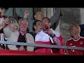 franck ribery ist ein showman - und das nicht nur auf dem fu�ballballfeld. dies bewies der kleine franzose bei der meisterfeier des fc bayern m�nchen auf dem...