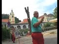 Danes sem bila na Petkovškovem nabrežju v Ljubljani priča sečnji dreves. Tako hudo se mi je storilo, da nisem bila sposobna z nikomer spregovoriti. Delavci, ki so se spravili na drevo so se mi zdeli kot nekakšni morilci, kot da je oni z žago, prav užival...