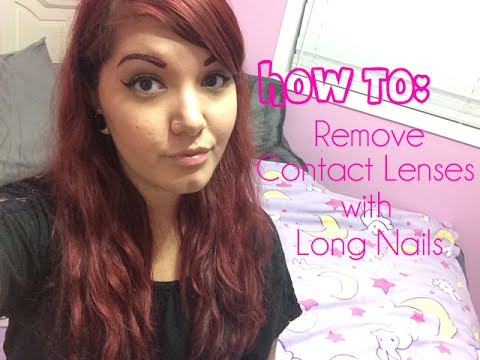 how to remove contact lenses with q tips