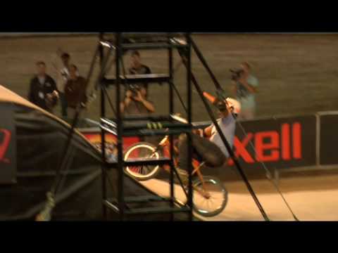 BMX BIKES TRICKS STUNTS CRASHES
