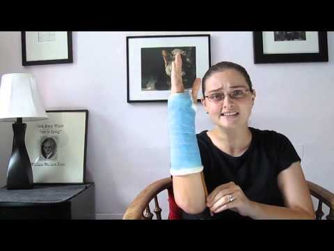 how to relieve itching under a cast