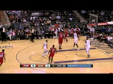Nicolas Batum dunks on the Bobcats