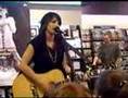 KT Tunstall - HMV Glasgow 10.09.07 - Saving My Face