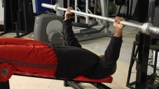 What Muscles Does a Decline Bench Work Out?