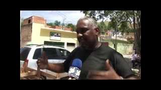 Trabalho solidário no bairro Santa Cruz, em Volta