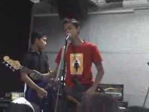 2005-02-12 - 02 - Saprophyte.avi