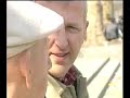 emiel werd op de vooravond van de tweede wereldoorlog opgeroepen om zich aan te melden. op 13 mei 1940 vertrok hij, niet wetende wat voor lange reis hem te wachten stond...
67 jaar later maakt hij diezelfde reis met zijn zoon erik. aan de hand van zijn toenmalig dagboek bewandelen ze de 