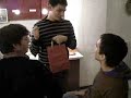 La vecchietta e i giovinotti indisponenti