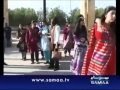 Karachi Maya Khan catching dating couples-Live on Samaa TV