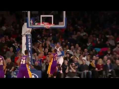 Video: Carmelo Anthony Finishes the One-Handed Oop with Authority