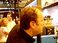 j'enregistre une petite s�quence en conditions r�elles au stand tv5, julien lepers passe et me dit que je passe bien � l'�cran... cette vid�o commence juste apr�s lol