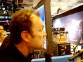 j'enregistre une petite s�quence en conditions r�elles au stand tv5, julien lepers passe et me dit que je passe bien � l'�cran... cette vid�o commence juste apr�s lol