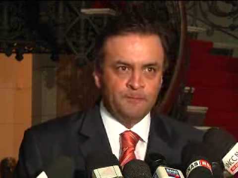 Governador Aécio Neves anuncia pagamento do 13° salário