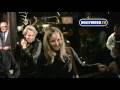 Lisa Kudrow Is Overwhelmed By Photographers