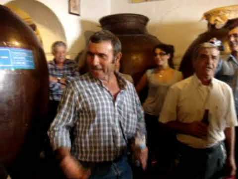 cante alentejano - Receita de açorda numa versão popular de canto alentejano. Imagem gravada na Adega Velha, em Mourão, Portugal. Outubro de 2009. Adega Velha Rua Dr. Joaquim J...