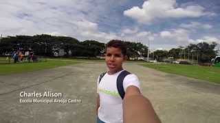 Alunos praticam hóquei sobre grama