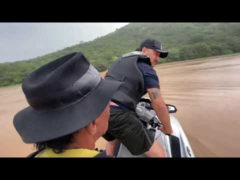 CHARLLES TIRINGA E JOÃO SALVANDO ANIMAIS DA ENCHENTE NO PAJEÚ | COMÉDIA SELVAGEM