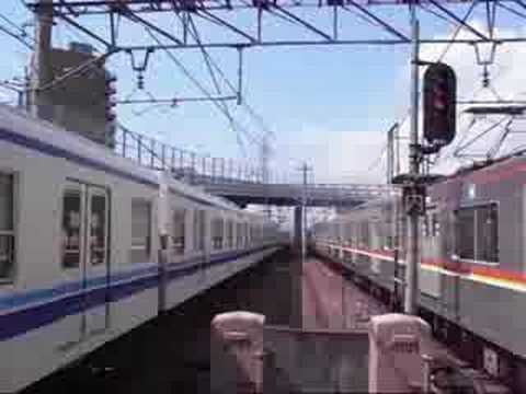 東武東上線朝霞駅急行と普通併走シーン