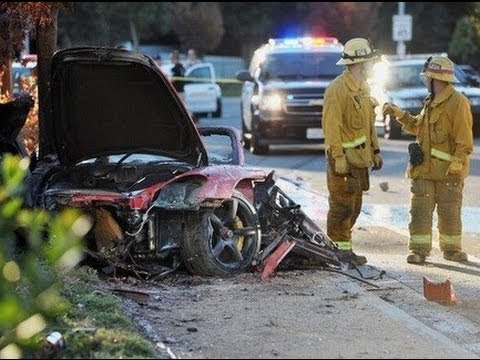 Impacto - Camara de seguridad captura momento del impacto del accidente que tomara la vida de Paul Walker mejor conocido como Brian O'conner, el policia desertor en Ra...