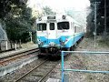 坪尻駅にスイッチバックで入る列車