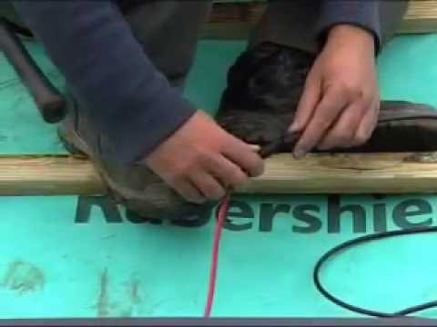 Installing solar tiles Guarda il video