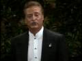 Alfredo Kraus sings La donna è mobile (vaimusic.com)
