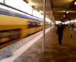 Intercity V-RIM vertrekt van Leiden Centraal spoor 4 ipv 5