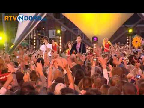 TROS - GRONINGEN - Het TROS Muziekfeest heeft de Grote Markt in Stad woensdagavond uit z'n voegen doen barsten. Omdat een aantal straten rond de markt afgesloten wa...