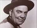 ukulele ike (cliff edwards) sings and plays ukulele on this irving berlin song.