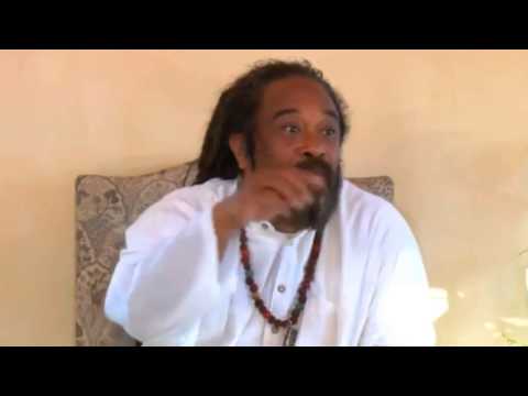 Mooji Video: Stop Focusing on What is Being Watched or Experienced!