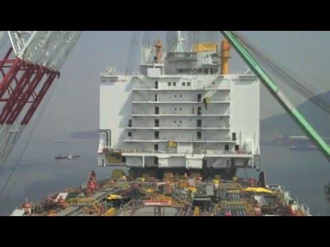 The Sheerleg: The Monstrous Majesty Of This 3000 Ton, Ship Building, Floating Crane 0 The Sheerleg: The Monstrous Majesty Of This 3000 Ton, Ship Building, Floating Crane