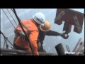 Chinese construction worker left dangling 40m above the ground