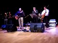 diweddglo gig dafydd iwan & john ac alun a'r band yn y galeri, caernarfon, chwef07