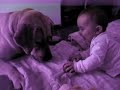 Abril riendose
