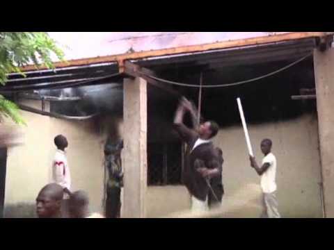 Raw: Mob Smashes Central African Republic Mosque