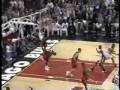 videos de Kobe falls down while imitating Jordan (Part 2)