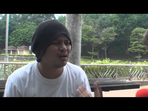Namewee kena hentam during interview