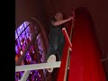 Mise en place des premiers tuyaux de façade de l'orgue du Studio 103 de Radio-France remonté en l'église Sainte-Jeanne d'Arc de Versailles.