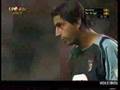 wender morde nadega de petit